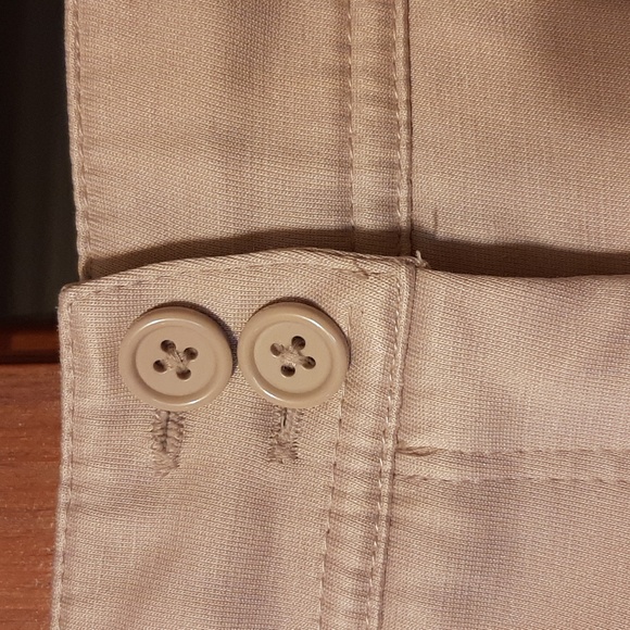 Tan capris - Picture 2 of 8